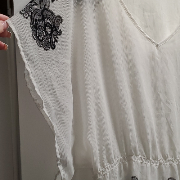 Sheer blouse - Picture 3 of 4